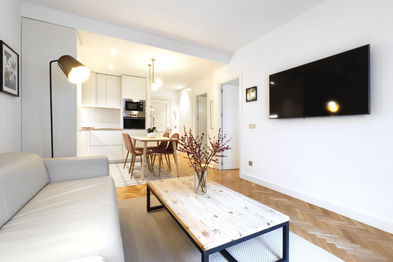 Royal Madrid Apartment ภายนอก รูปภาพ