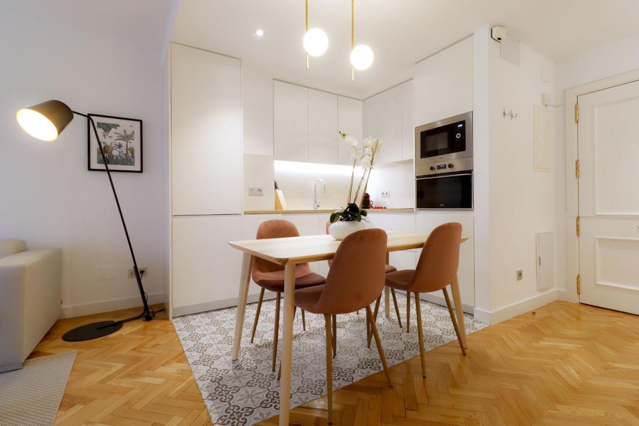 Royal Madrid Apartment ภายนอก รูปภาพ