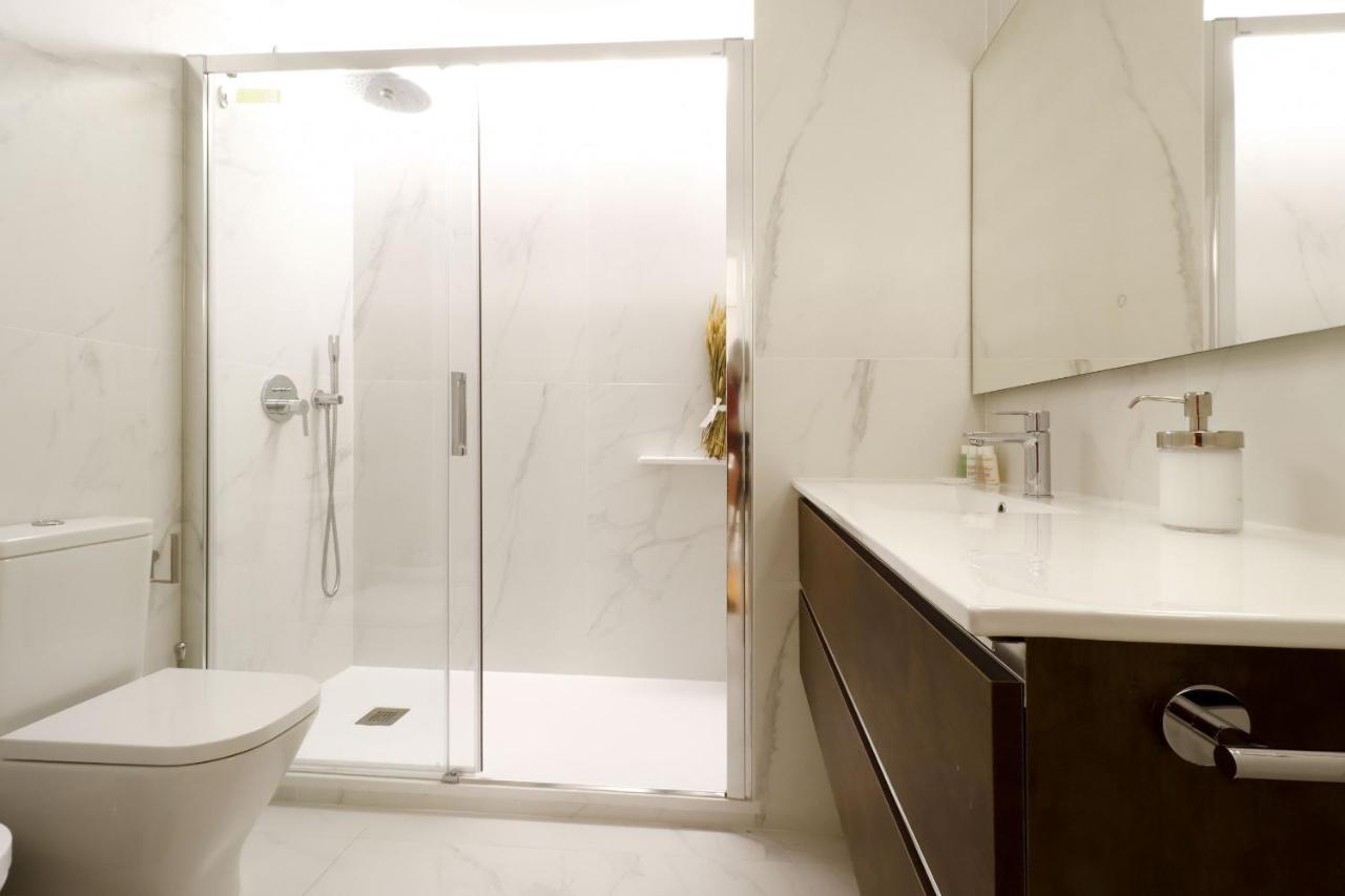Royal Madrid Apartment ภายนอก รูปภาพ