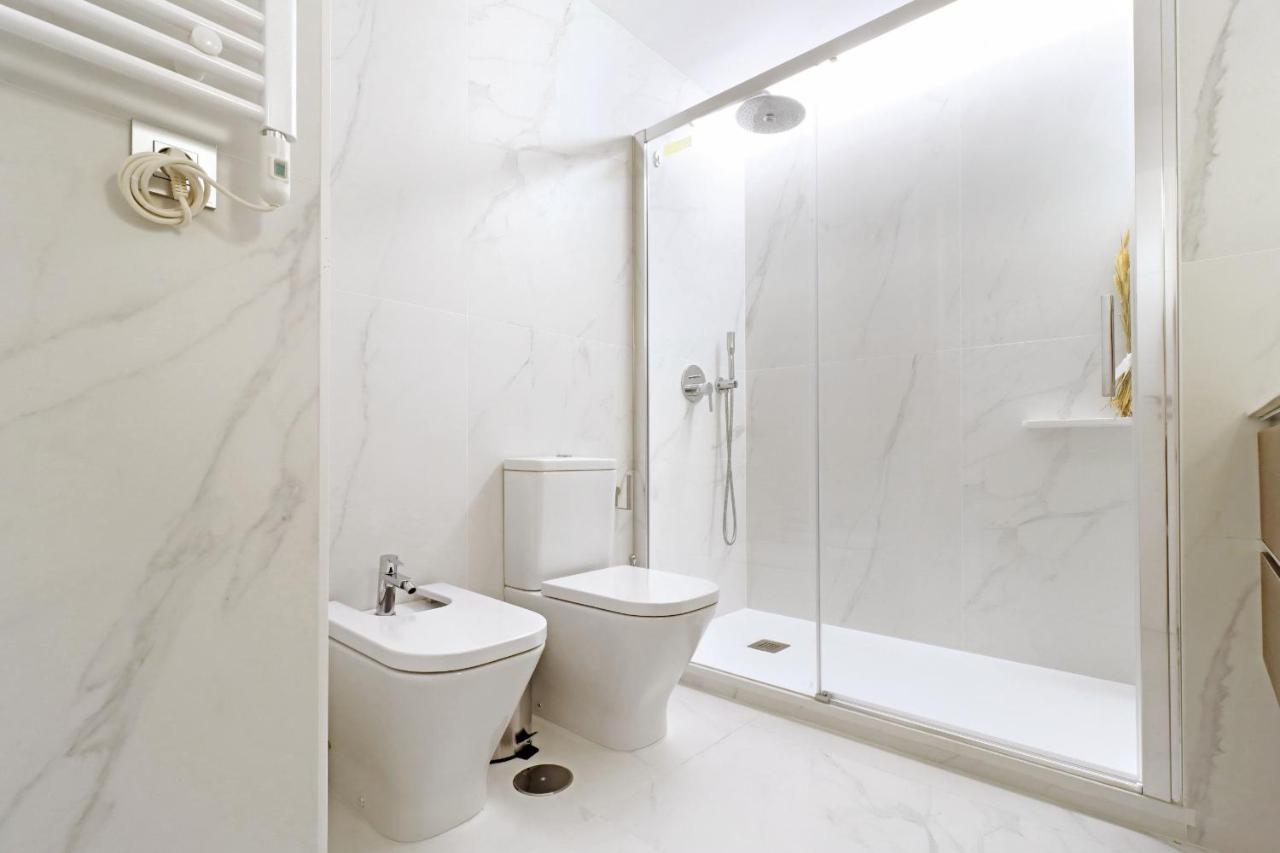Royal Madrid Apartment ภายนอก รูปภาพ